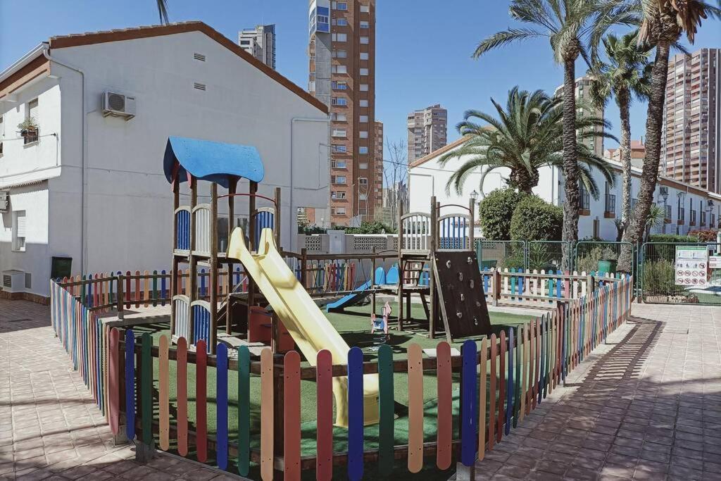 2 Bedroom Townhouse In Beautiful Gated Complex Vakantiehuis Benidorm